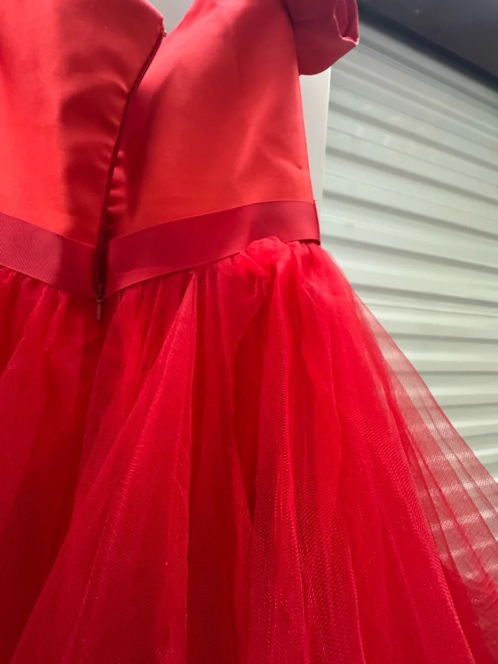 Glamour by Terani Red High-Low Tulle Gown – Size 6 - Picture 10 of 13